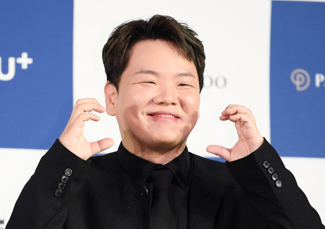 Kwak Tube Kwak Junbin 'Make autographs when you were in elementary school...I even auditioned for 'Show Me the Money' (Wow, real)