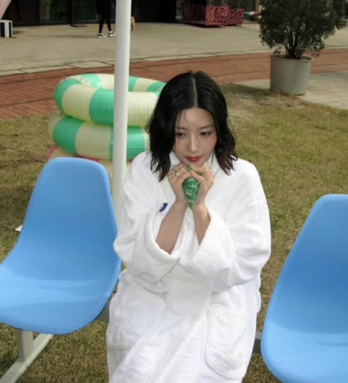 Kwon Eun-bi, the goddess of Waterbomb, was it burdensome to wear revealing clothes..Gown  Blanket Defense