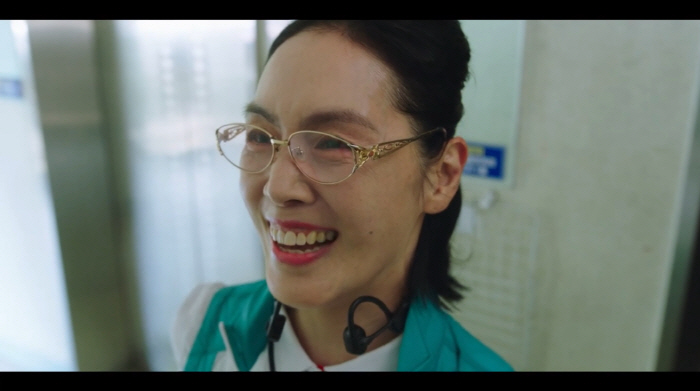  Park Ji-ah's presence proved by her posthumous Salon de Holmes...irreplaceable scene stealer