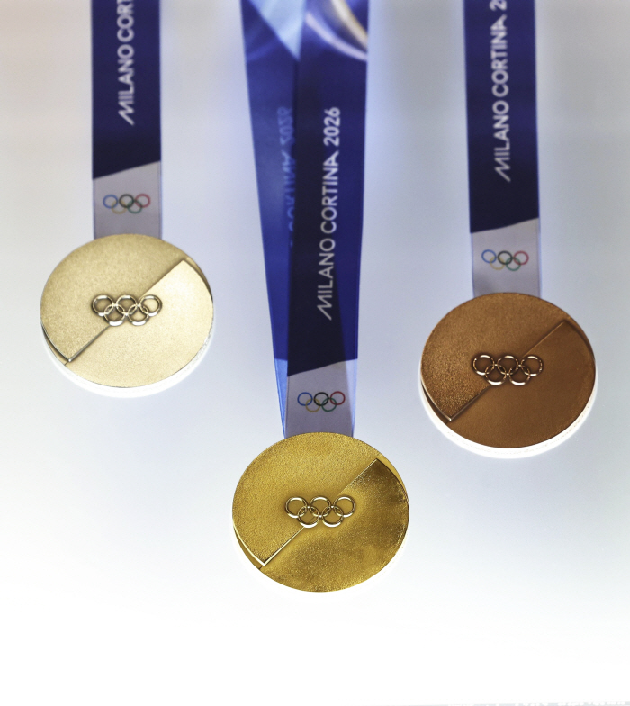 The Power of Difference, the message of the united X solidarity that connects the Olympic and Paralympic Games as one, Milan Cortina 2026 medal design unveiled 