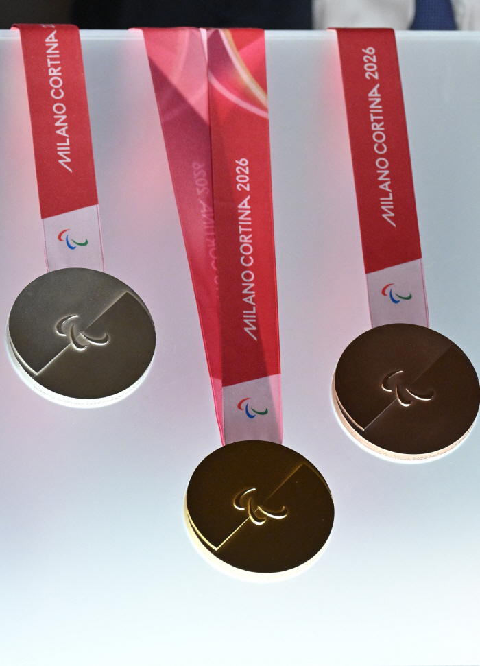 The Power of Difference, the message of the united X solidarity that connects the Olympic and Paralympic Games as one, Milan Cortina 2026 medal design unveiled 
