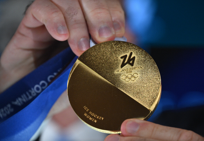 The Power of Difference, the message of the united X solidarity that connects the Olympic and Paralympic Games as one, Milan Cortina 2026 medal design unveiled