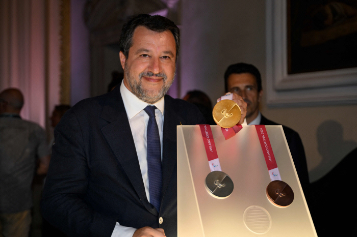 The Power of Difference, the message of the united X solidarity that connects the Olympic and Paralympic Games as one, Milan Cortina 2026 medal design unveiled