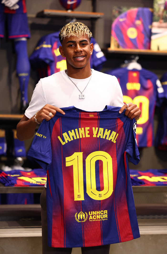18-year-old Yamal, owner of Barcelona's new No. 10...Billion-sounding annual salary → 1.6 billion penalty crisis is bad news