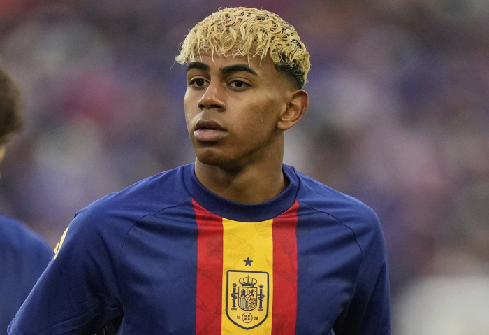 18-year-old Yamal, owner of Barcelona's new No. 10...Billion-sounding annual salary → 1.6 billion penalty crisis is bad news