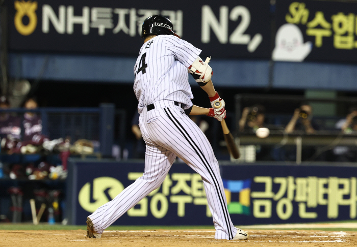 It was my first time at bat in 13 years since I was a junior in middle school, and I was confident. The story behind the professional debut at-bat of a tight end who can't be tempted to hit. Whose helmet? Whose bat?