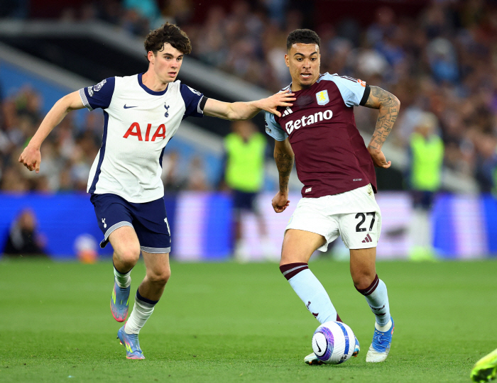 Jackson, I'm sorry, but can you get out of here? Chelsea, who won the Wall, seeks to recruit FW again even though it spent 300 billion won on recruiting strikers