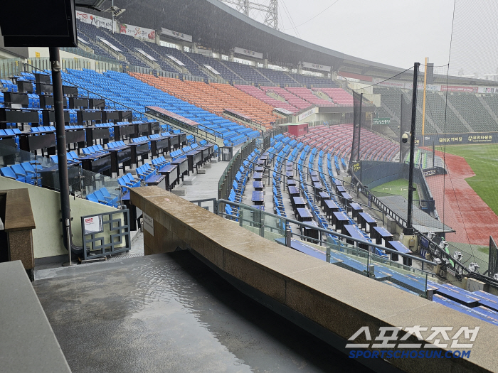 Jamsil, which was directly hit by a water bomb for two days as if there was a hole in the sky, turned into a sea of water...Elotrasico, which will open in the second half of the year, will it open in 93% humidity. 