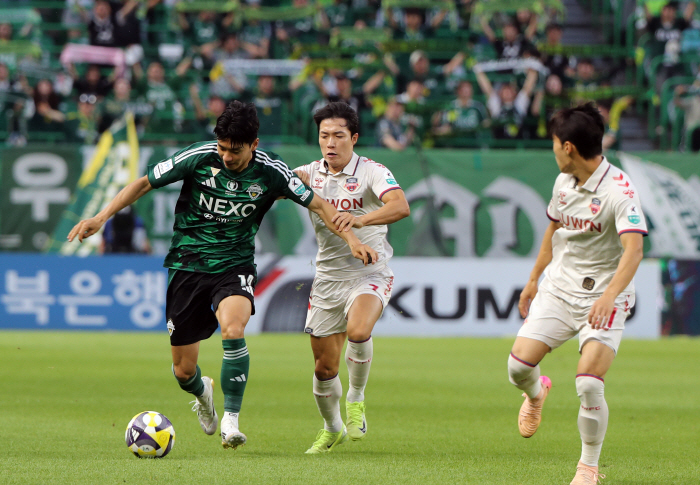 Jeon Jin-woo is desperate to recruit the next Korean star → West Bromwich, Jeonbuk ace who will shine in England...Will it be only 1.8 billion won for post Son Heung-min?