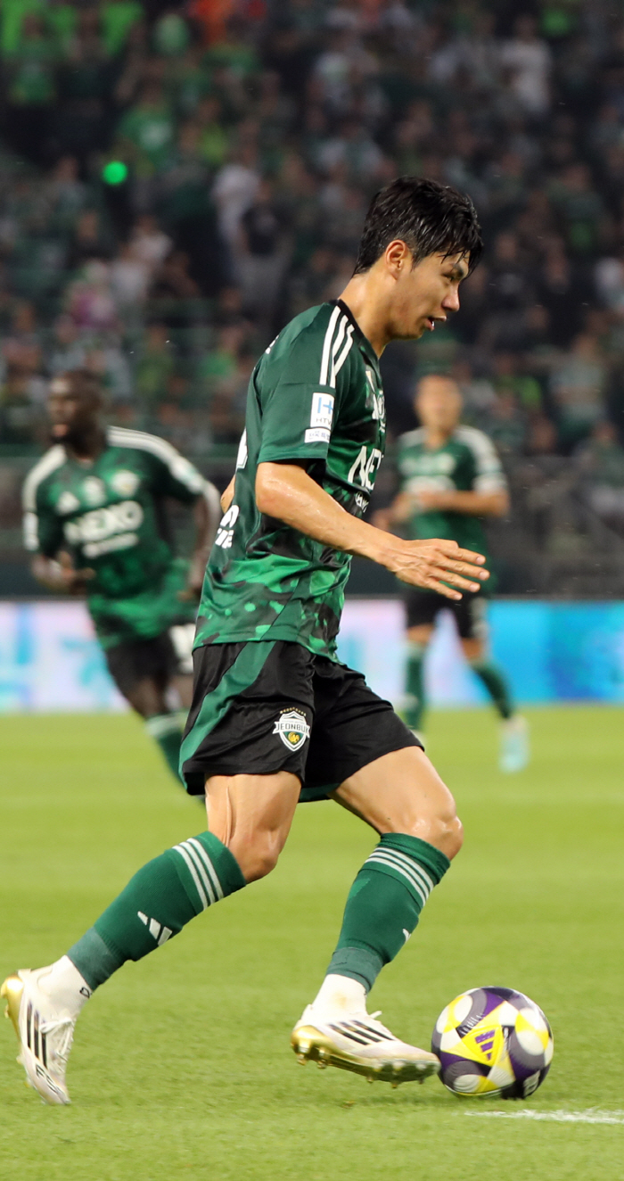 Jeon Jin-woo is desperate to recruit the next Korean star → West Bromwich, Jeonbuk ace who will shine in England...Will it be only 1.8 billion won for post Son Heung-min?