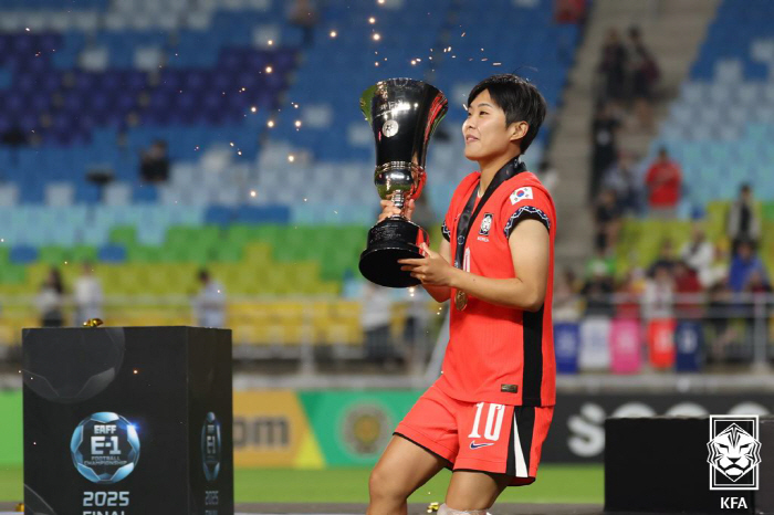 Ji So-yeon, the first winner in 20 years, complained No one could touch the trophy ceremony X a heartwarming back story 