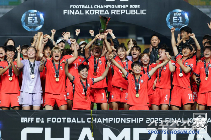 Ji So-yeon, the first winner in 20 years, complained No one could touch the trophy ceremony X a heartwarming back story 