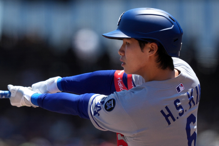 Kim Hye-sung, a warm NL rookie competition, should pay attention, but the real thing is the 12K monster fireballer against LAD
