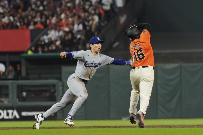 Kim Hye-sung, a warm NL rookie competition, should pay attention, but the real thing is the 12K monster fireballer against LAD