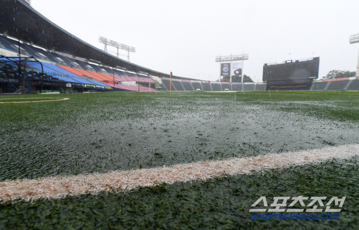  Jamsil Stadium in the end, it's going to rain