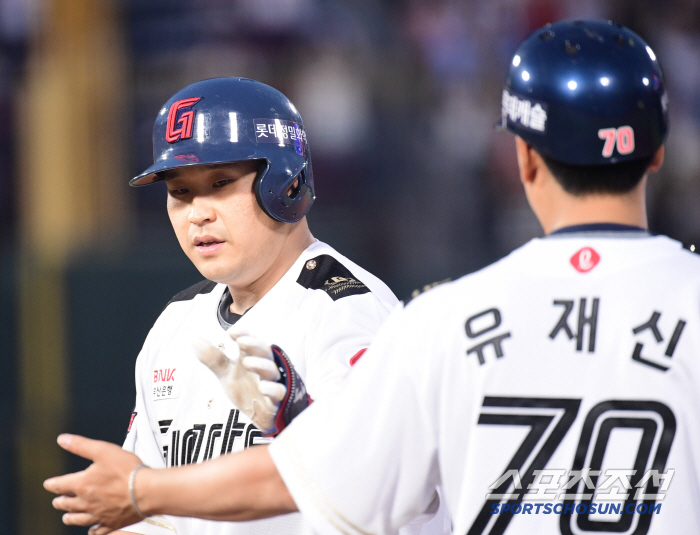 Resurrection after 7 years? Kim Tae-hyung-sik, last in the number of pinch hits, baseball of faith → There is no one to look forward to the 8 billion bat 