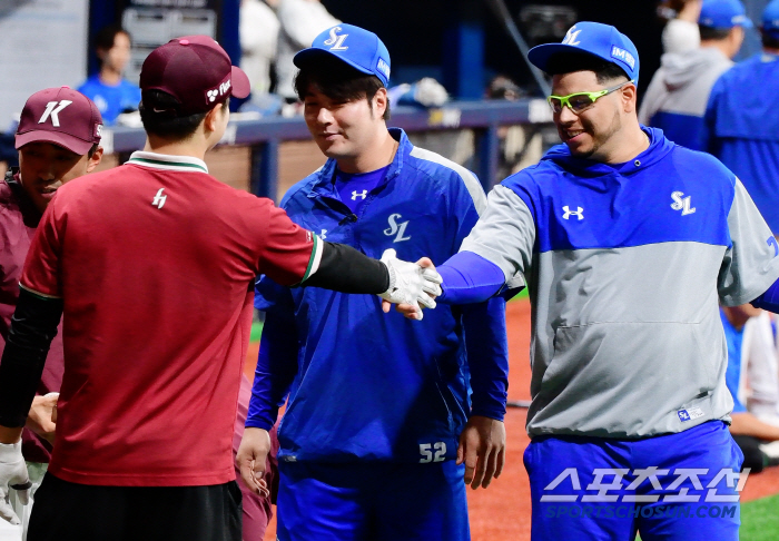 Samsung vs. Kiwoom Desperate Series, which was delayed for a day due to rain, Zeko is Seokja, symbol of the fall of Kiwoom, and the first appearance against his mother's family