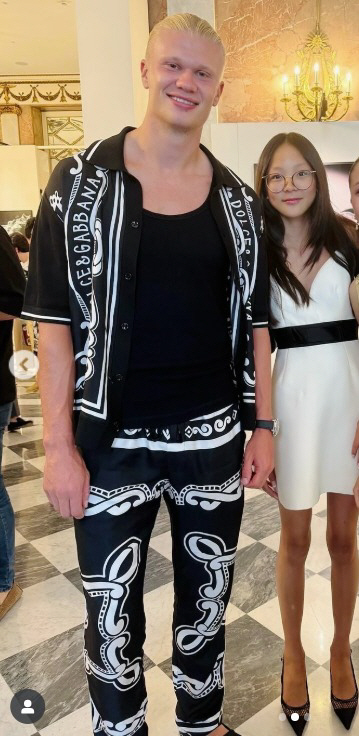  'He's as tall as a model'
 'Choo Sung-hoon♥' Yano Siho and Chusarang, two shots with Manchester City Holland