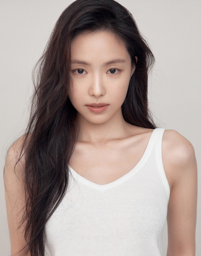 Son Na Eun, you look like a foreign model...It's a different visual