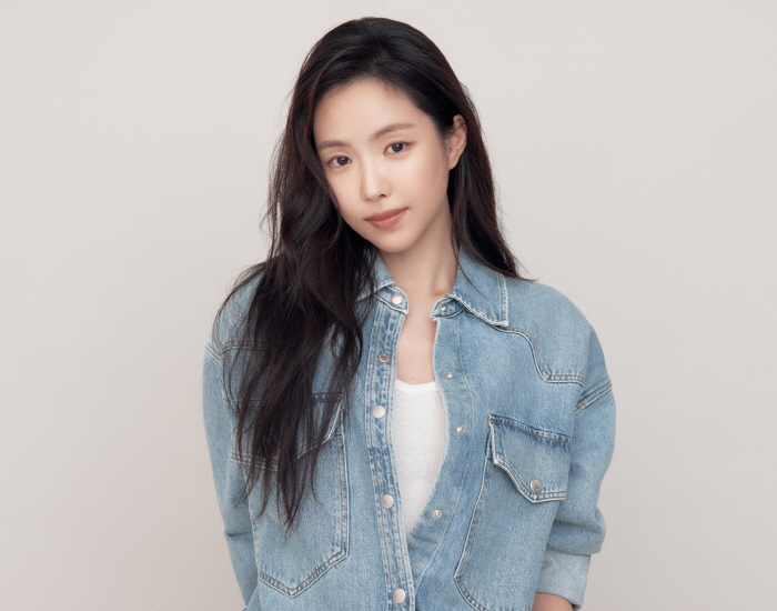 Son Na Eun, you look like a foreign model...It's a different visual