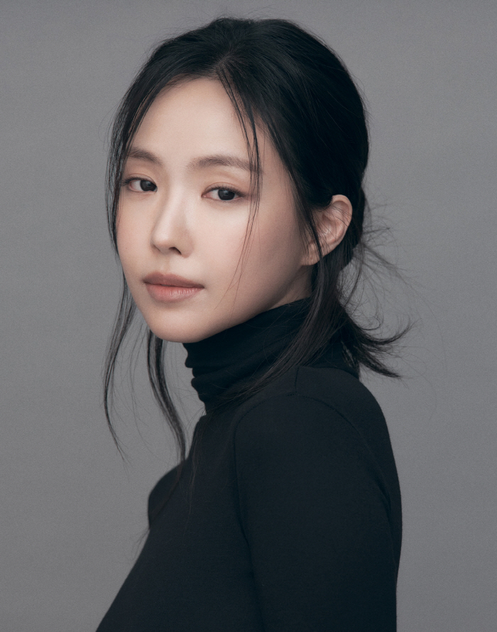 Son Na Eun, you look like a foreign model...It's a different visual