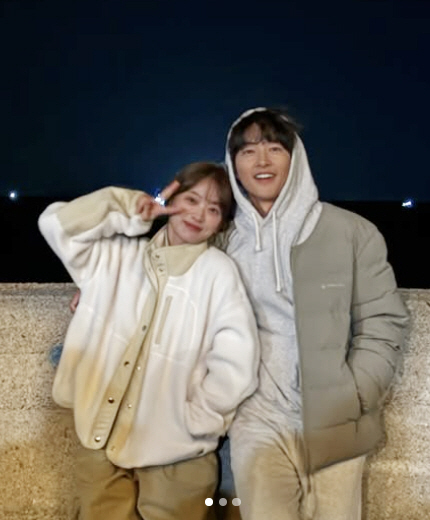 Song Joong-ki, ♥A friendly two-shot with Chun Woo-hee, 'Best partner ever.'
