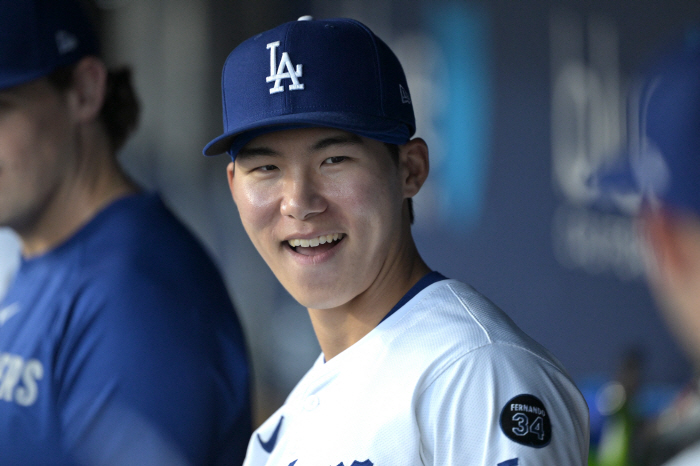 What if we get into a real accident? LAD Super Utility Man Kim Hye-sung hit 0.339 in the first half of the year and remains at the top of the mock vote for the Rookie of the Year. 4th place this month
