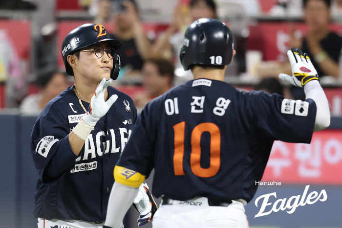 12 wins in Ponce & Chae Eun Sung's home run. 6 consecutive wins! Hanwha's No. 1 ranking will continue in the second half of the year...KT, Patrick, 2 perfect innings before his debut 