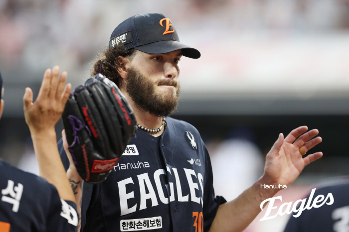 12 wins in Ponce & Chae Eun Sung's home run. 6 consecutive wins! Hanwha's No. 1 ranking will continue in the second half of the year...KT, Patrick, 2 perfect innings before his debut 