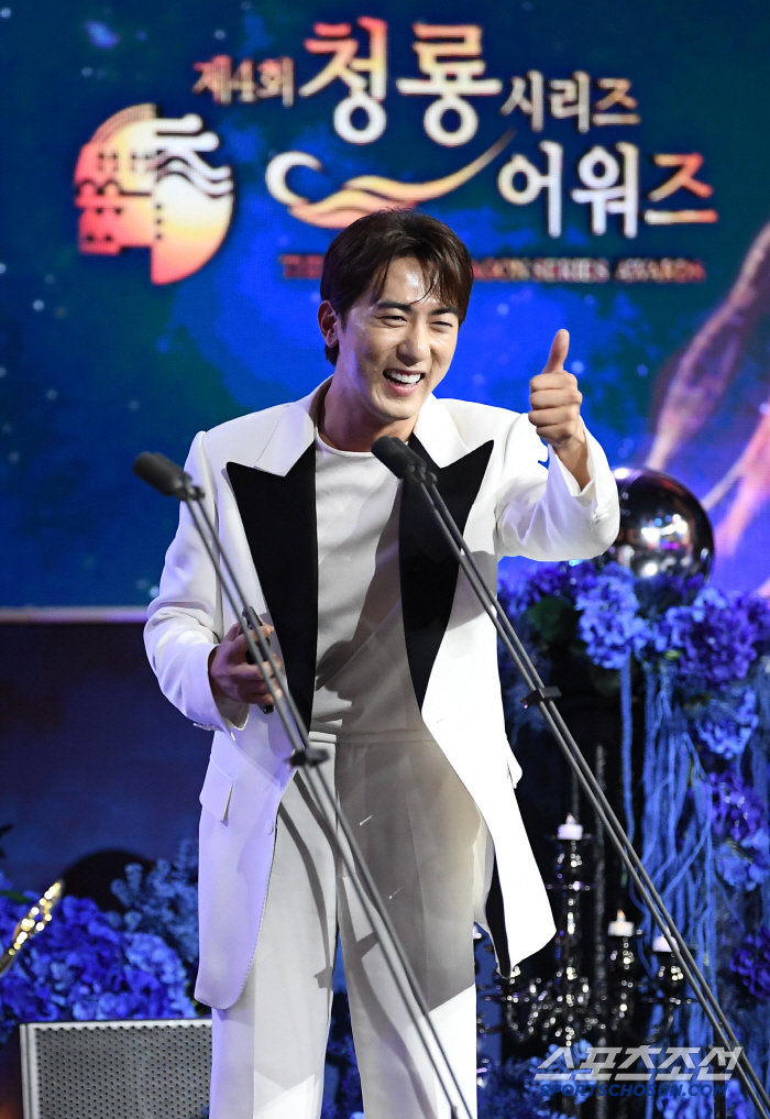  Kim Won-hoon didn't win the award for entertainer, but his acceptance speech...I'll give Lee Suji 30 seconds