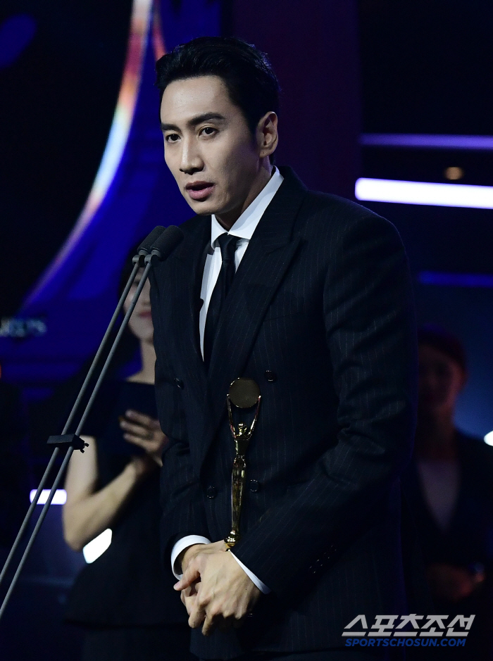  Lee Kwang-soo, supporting actor Do Kyung-soo, thank you for dreaming of dying from a hair transplant