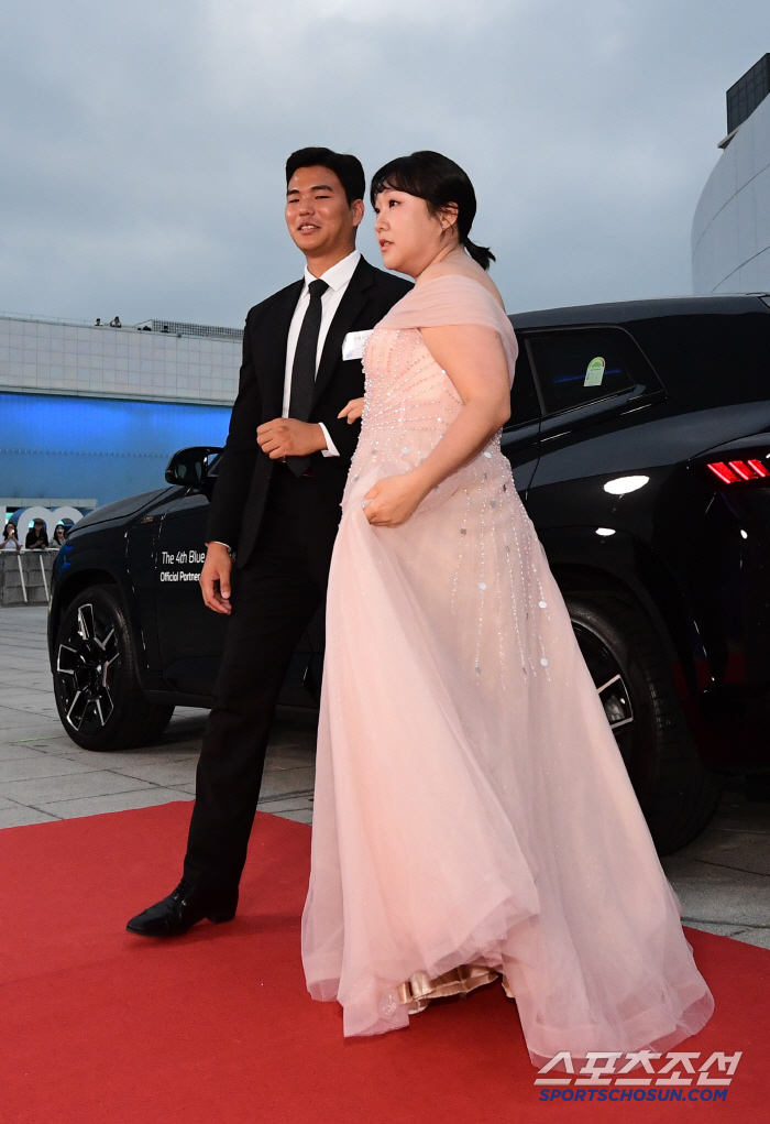  Lee Suji Undoes Psy Lovebug...an actress with a beautiful appearance