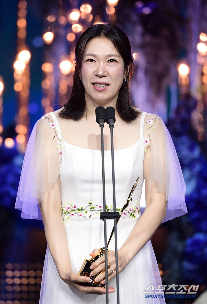  Yum Hyeran, supporting actress, I've never had so much support in my life
