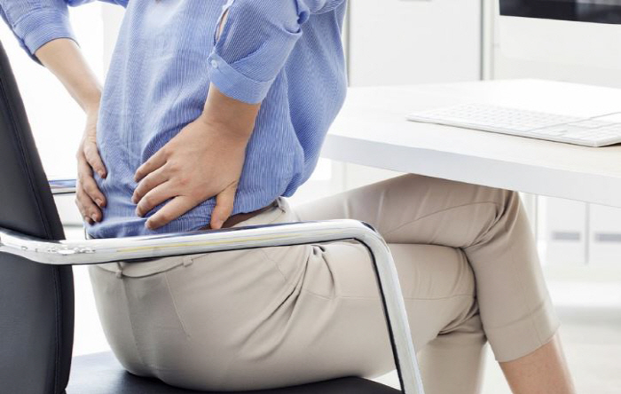 Am I the one with the herniated disc?Overweight and Smartphone overuse vulnerable generations in their 20s and 30s