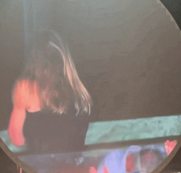 Coldplay's famous businessman's affair was caught..a live electronic display
