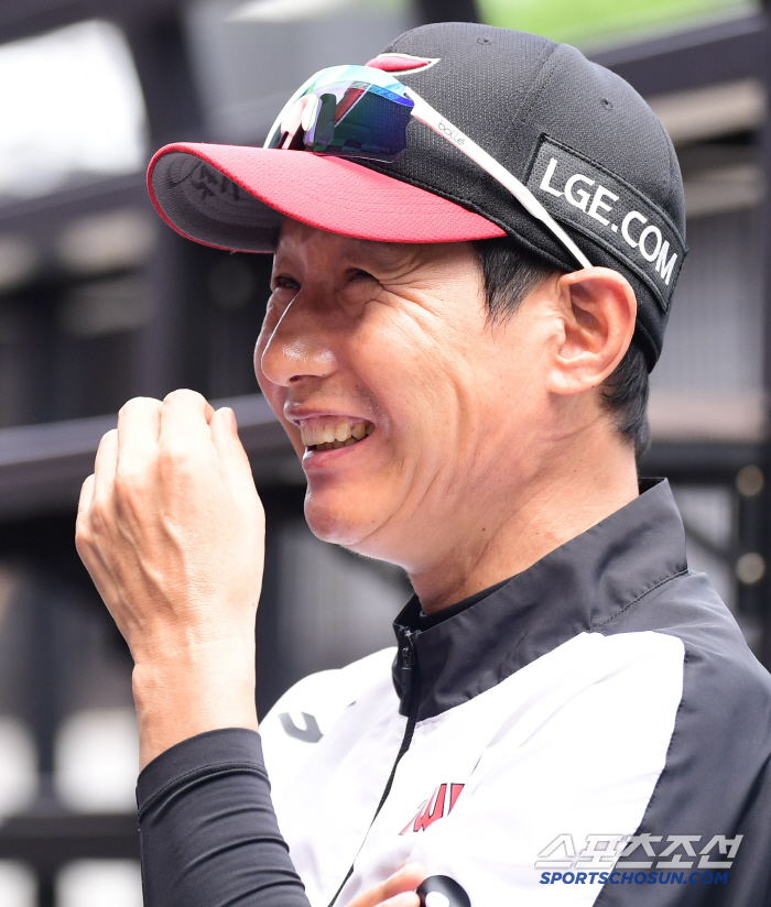 Elotrasico  1 point blood fight to continue the good flow of his first win in the second half → Bright smile 