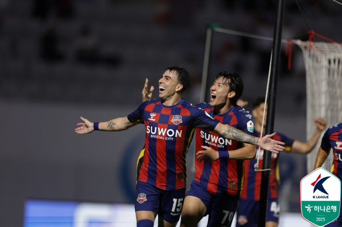  Suwon FC, ranked 11th in the crazy debut match against Willian Andrygo, Lee Jung-hyo predicted a storm in the second half of the 21st theater's come-from-behind victory over Gwangju