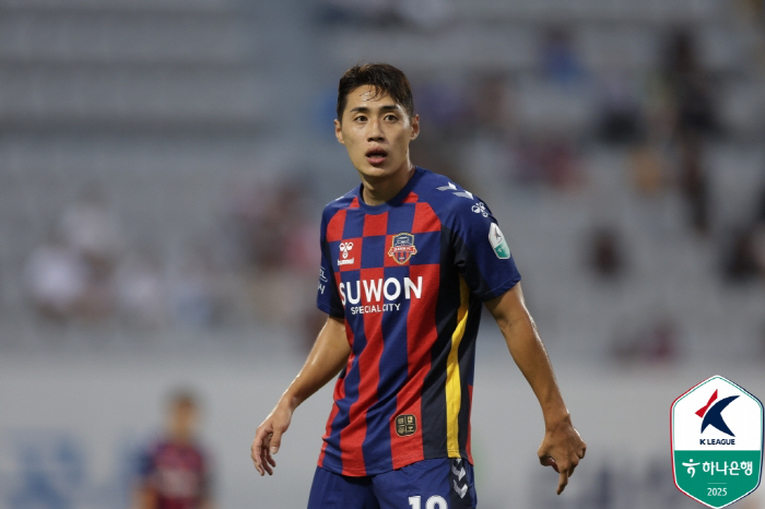  Suwon FC, ranked 11th in the crazy debut match against Willian Andrygo, Lee Jung-hyo predicted a storm in the second half of the 21st theater's come-from-behind victory over Gwangju