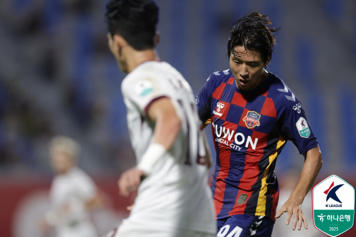  Suwon FC, ranked 11th in the crazy debut match against Willian Andrygo, Lee Jung-hyo predicted a storm in the second half of the 21st theater's come-from-behind victory over Gwangju