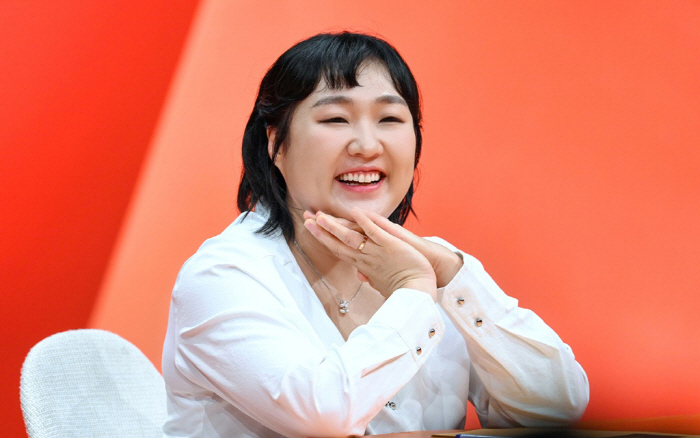 Lee Soo-ji, 'Husband, on kisses, ♥ cryptographic text messages...'He mistook me for Psy. Shocking'