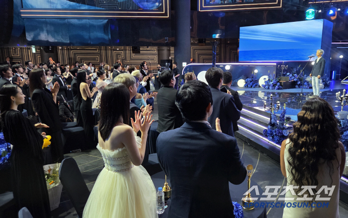 Actors and actresses who all stood on the stage to celebrate Choi Baekho's birthday