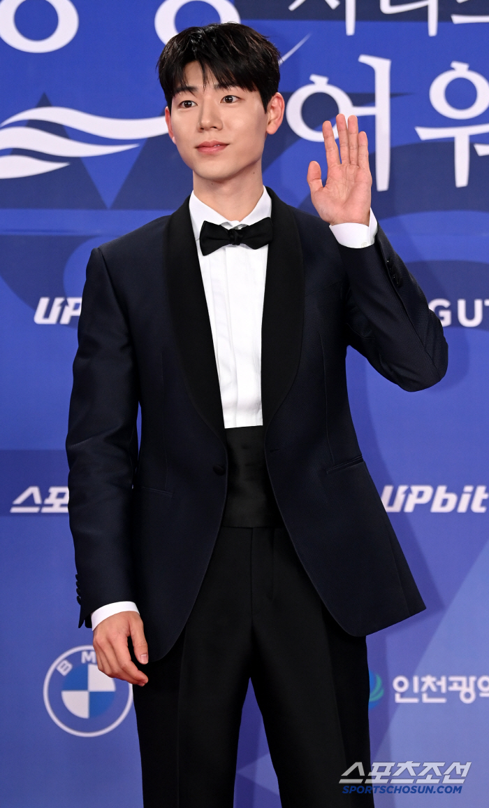  Bae Hyun-sung, brilliant tuxedo handsome