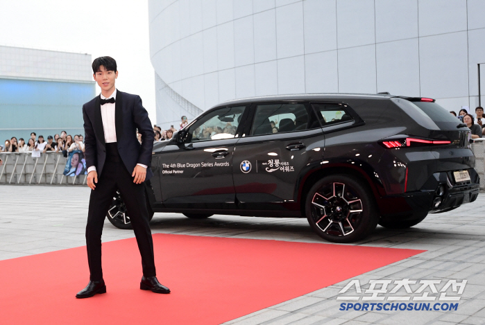  Bae Hyunsung's elegant visual