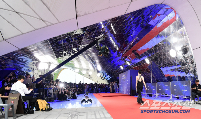  Blue Dragon Series Awards Red Carpet Shining Soohyun Lee