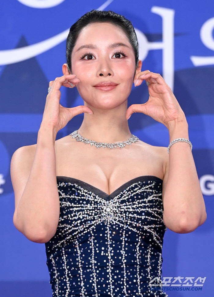 Cha Cha Cha-young, heart with her amazing beauty