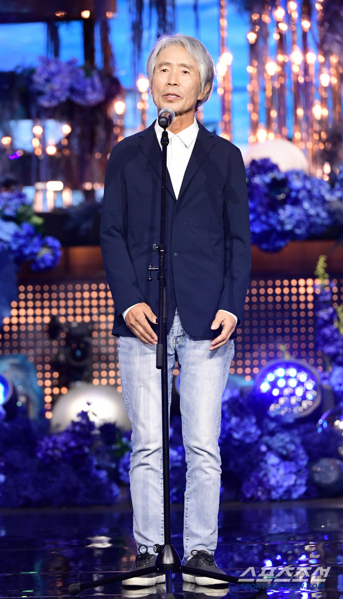  Choi Baekho Blue Dragon Series Awards. Great performance