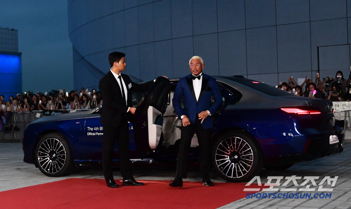  Choo Sung Hoon, coolly