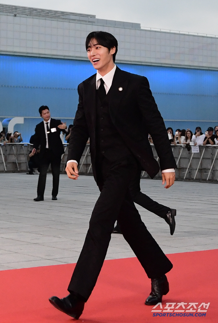  Chou Youngwoo's perfect proportion