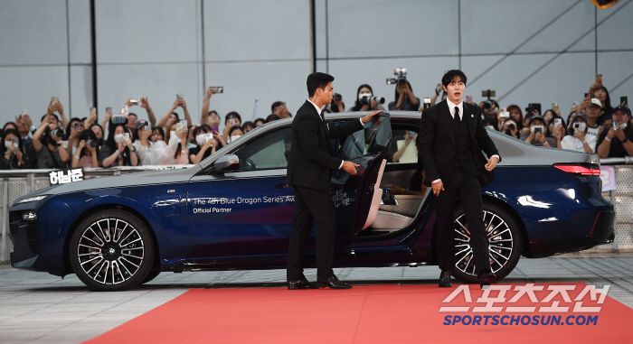  Chu Youngwoo's luxury itself