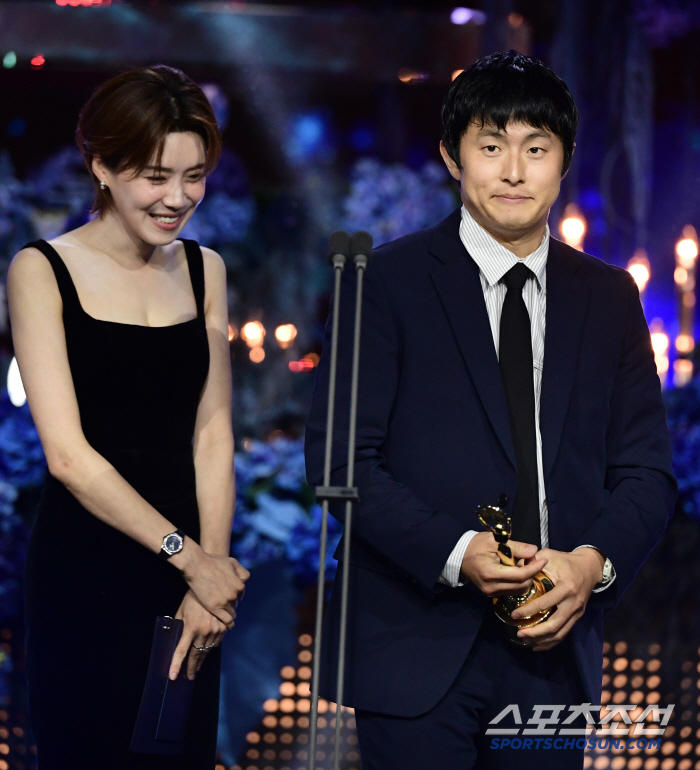  Gian84 Blue Dragon Series Award for Entertainer Award